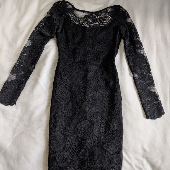 H&M Dresses & Skirts - Curve-hugging Lace LBD